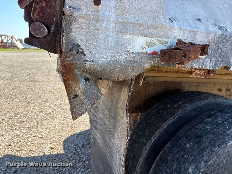image for item ER3112 2005 Peterbilt dump truck