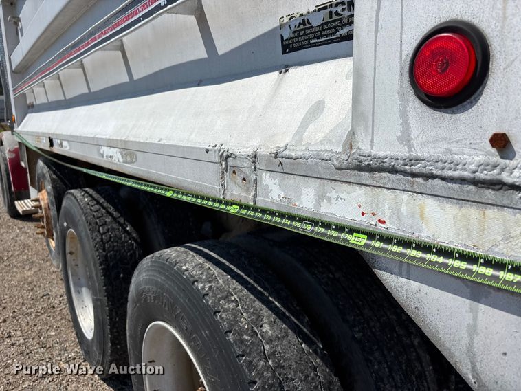 image for item ER3112 2005 Peterbilt dump truck