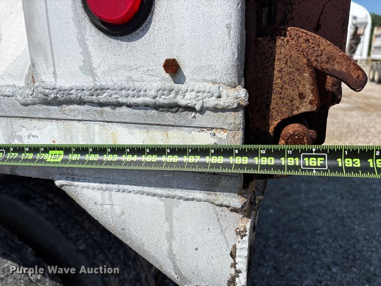 image for item ER3112 2005 Peterbilt dump truck