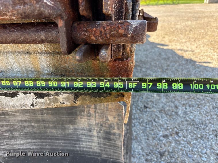 image for item ER3112 2005 Peterbilt dump truck