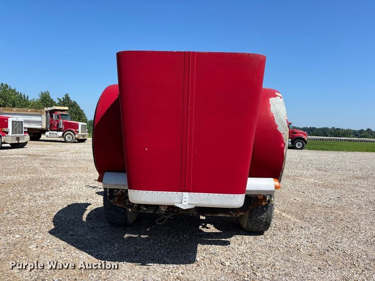 image for item ER3112 2005 Peterbilt dump truck