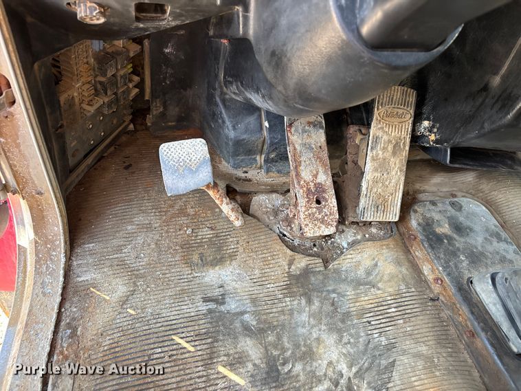 image for item ER3112 2005 Peterbilt dump truck