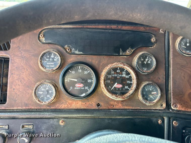 image for item ER3112 2005 Peterbilt dump truck