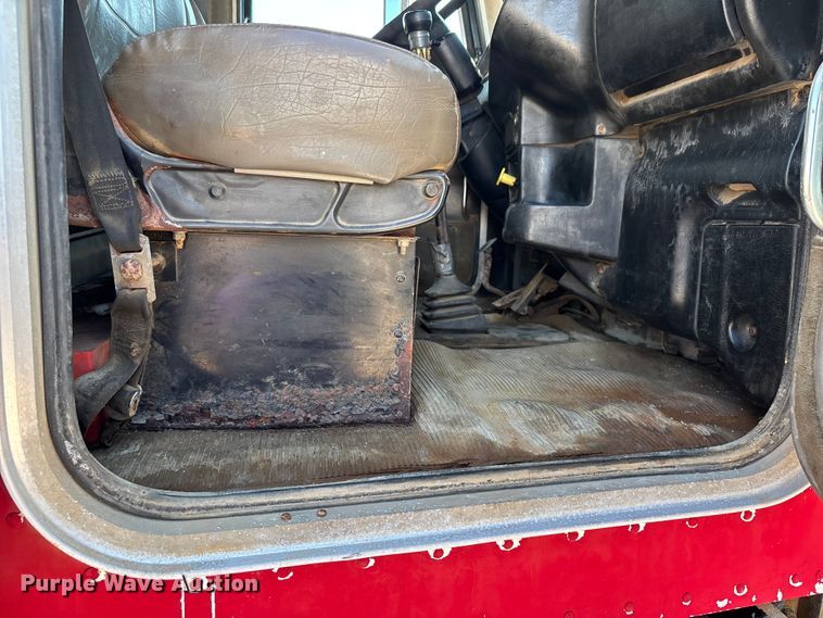image for item ER3112 2005 Peterbilt dump truck