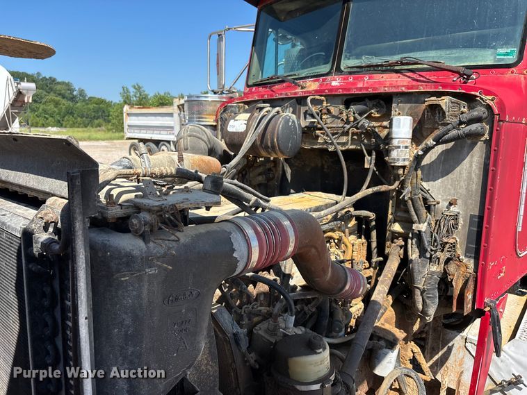 image for item ER3112 2005 Peterbilt dump truck