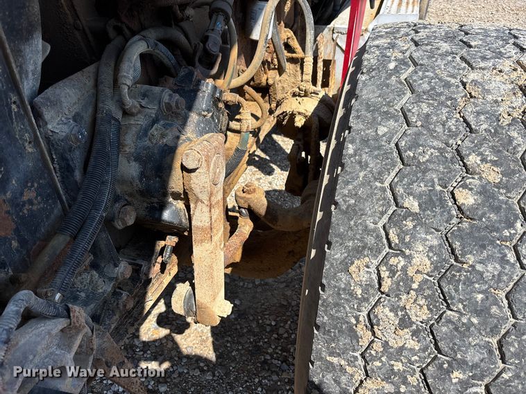 image for item ER3112 2005 Peterbilt dump truck
