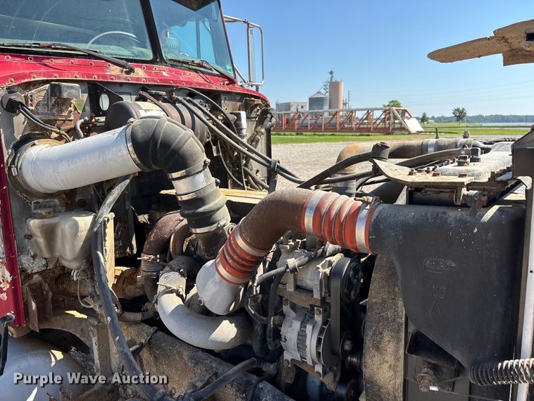 image for item ER3112 2005 Peterbilt dump truck