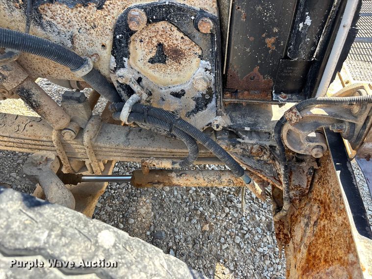 image for item ER3112 2005 Peterbilt dump truck