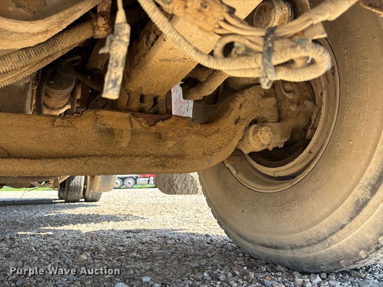 image for item ER3112 2005 Peterbilt dump truck