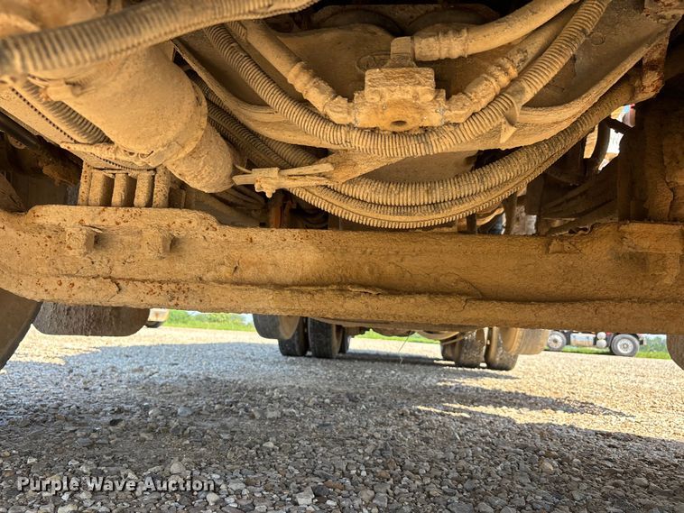image for item ER3112 2005 Peterbilt dump truck