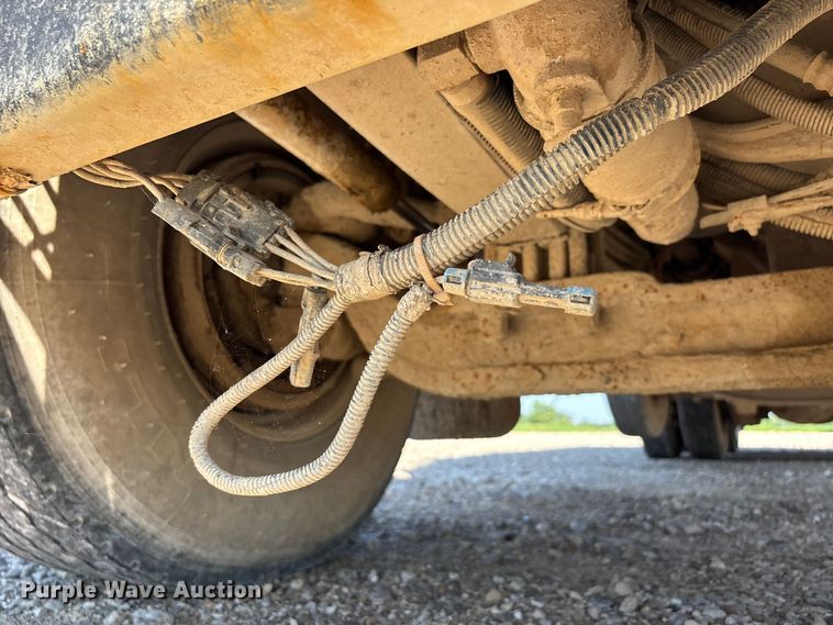 image for item ER3112 2005 Peterbilt dump truck