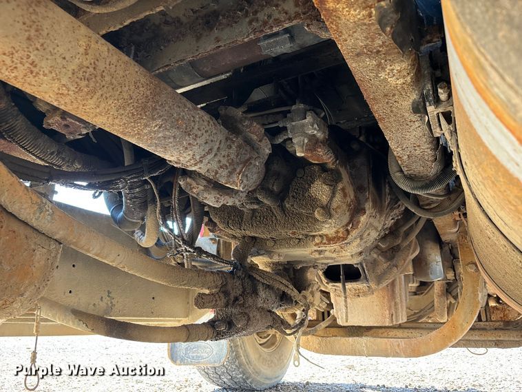 image for item ER3112 2005 Peterbilt dump truck
