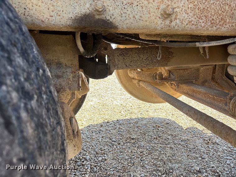 image for item ER3112 2005 Peterbilt dump truck