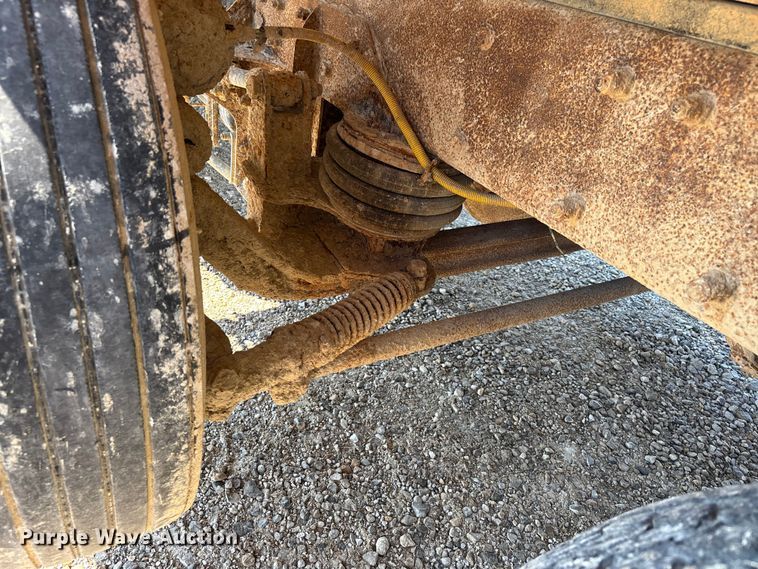 image for item ER3112 2005 Peterbilt dump truck