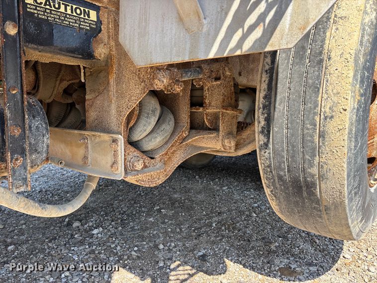 image for item ER3112 2005 Peterbilt dump truck