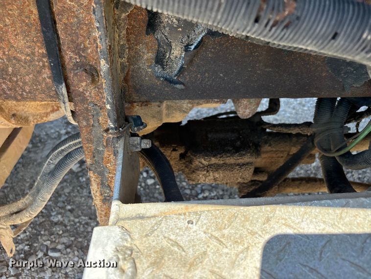 image for item ER3112 2005 Peterbilt dump truck