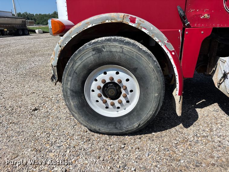 image for item ER3112 2005 Peterbilt dump truck