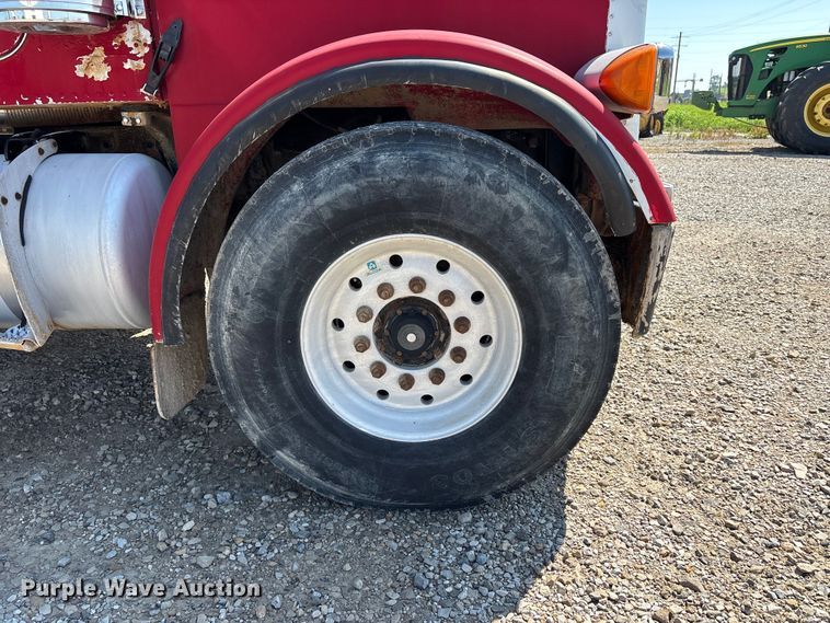 image for item ER3112 2005 Peterbilt dump truck