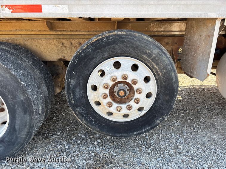 image for item ER3112 2005 Peterbilt dump truck