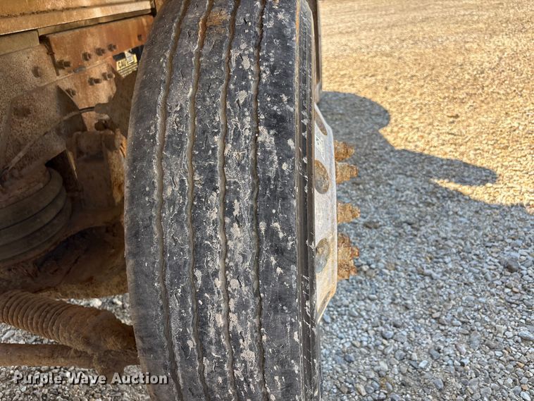image for item ER3112 2005 Peterbilt dump truck
