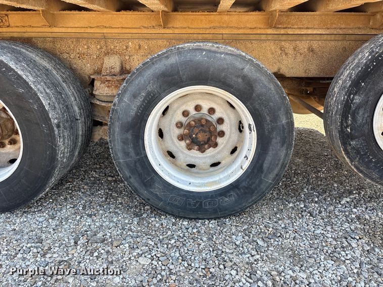 image for item ER3112 2005 Peterbilt dump truck
