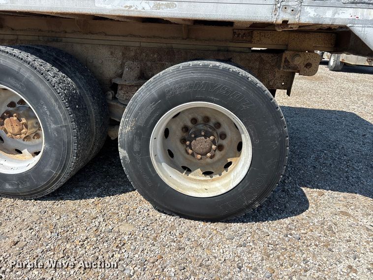 image for item ER3112 2005 Peterbilt dump truck