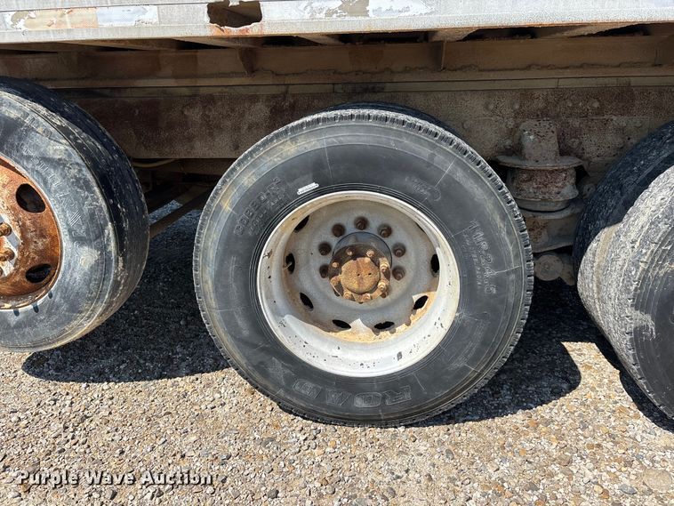 image for item ER3112 2005 Peterbilt dump truck