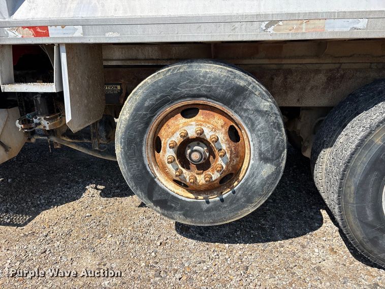 image for item ER3112 2005 Peterbilt dump truck