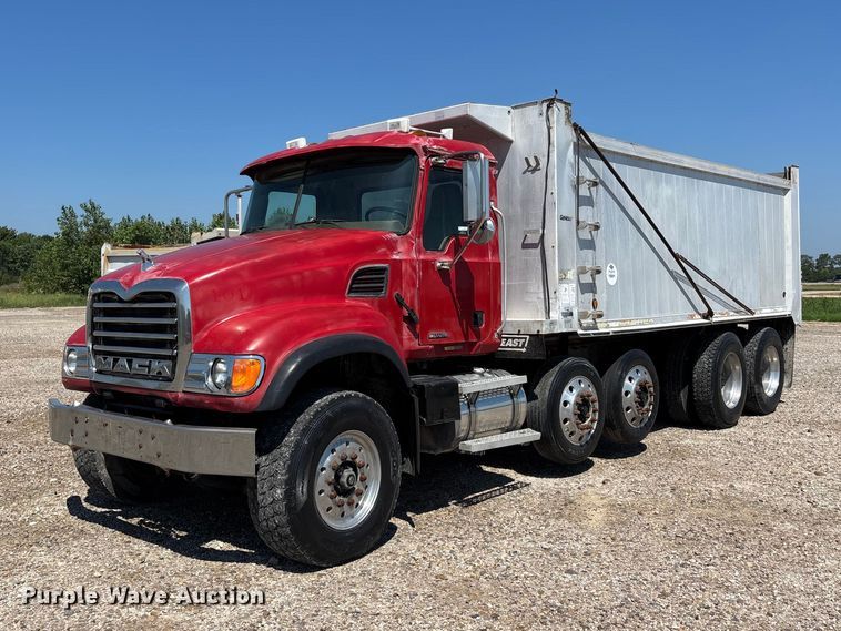 image for item ER3113 2004 Mack CV dump truck