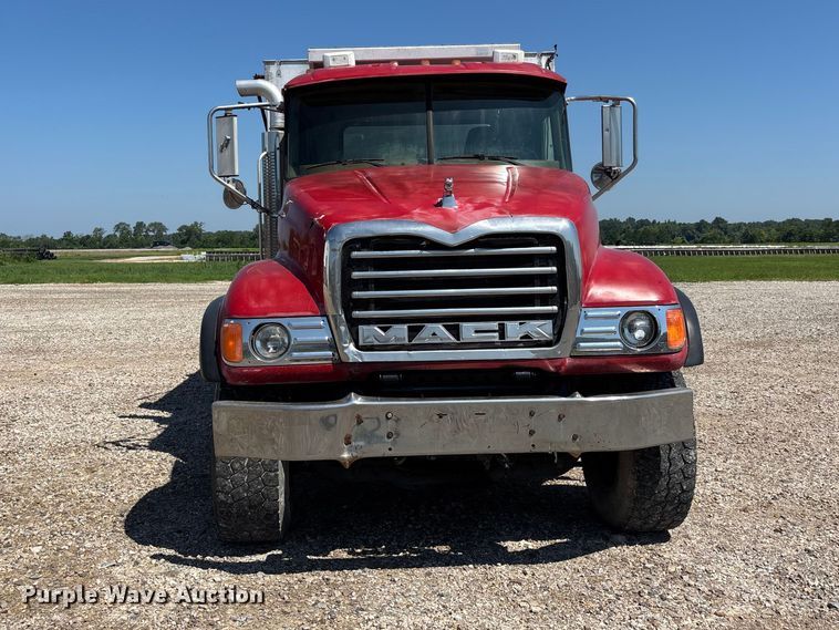 image for item ER3113 2004 Mack CV dump truck