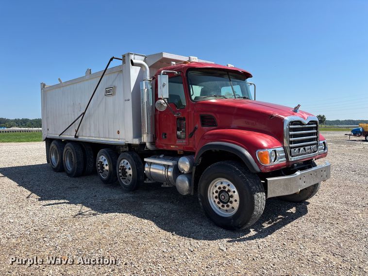 image for item ER3113 2004 Mack CV dump truck