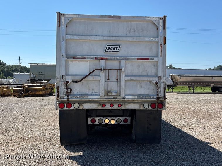 image for item ER3113 2004 Mack CV dump truck