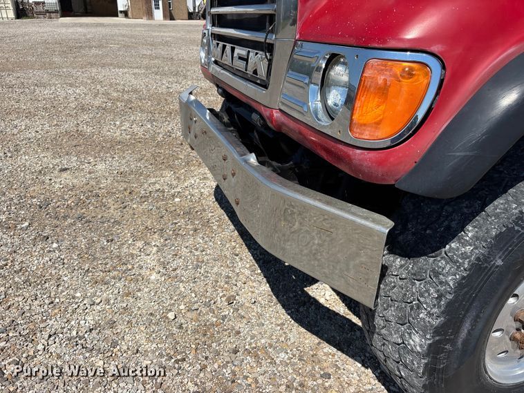 image for item ER3113 2004 Mack CV dump truck