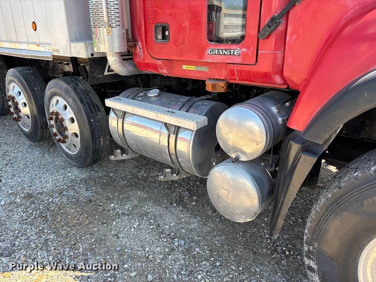 image for item ER3113 2004 Mack CV dump truck