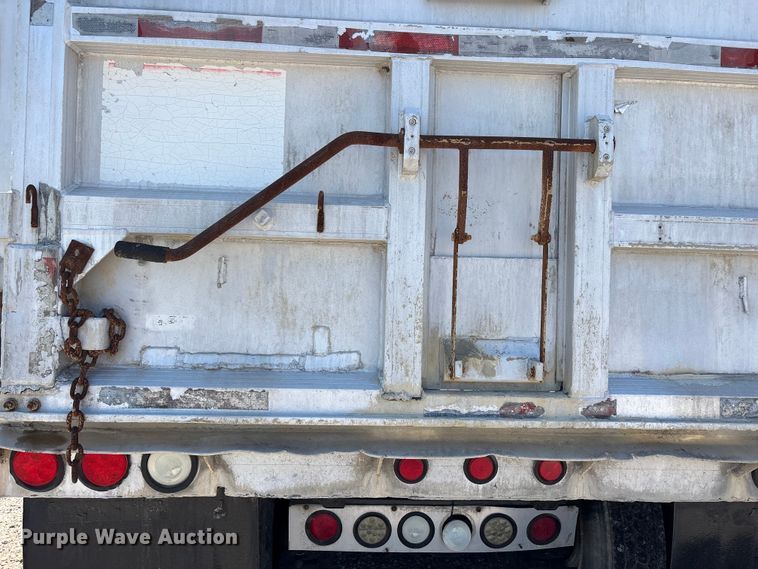 image for item ER3113 2004 Mack CV dump truck