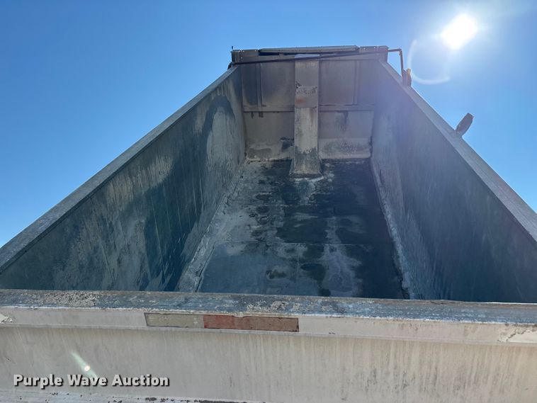image for item ER3113 2004 Mack CV dump truck