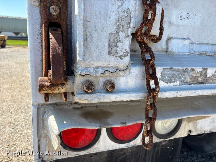 image for item ER3113 2004 Mack CV dump truck