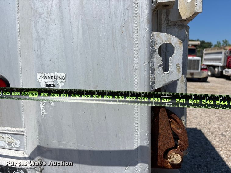 image for item ER3113 2004 Mack CV dump truck