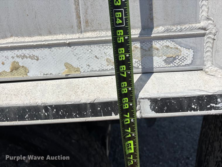 image for item ER3113 2004 Mack CV dump truck
