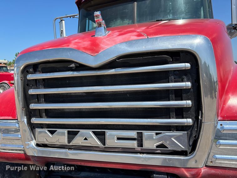 image for item ER3113 2004 Mack CV dump truck