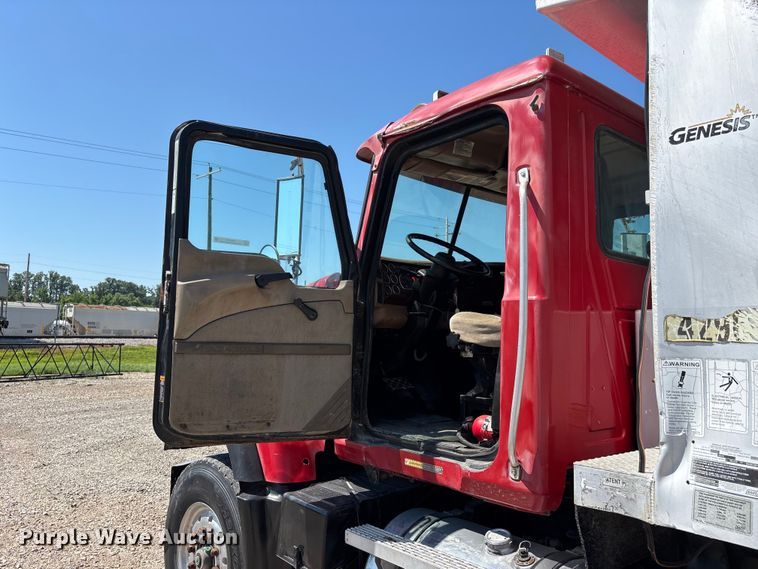 image for item ER3113 2004 Mack CV dump truck