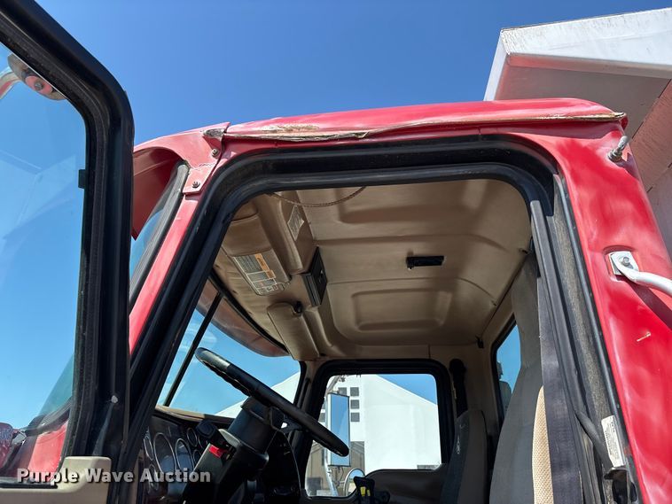 image for item ER3113 2004 Mack CV dump truck