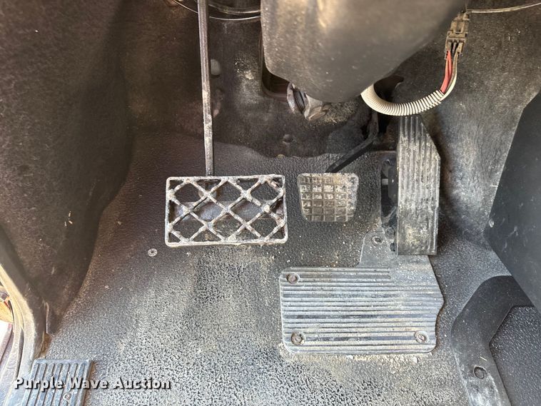 image for item ER3113 2004 Mack CV dump truck