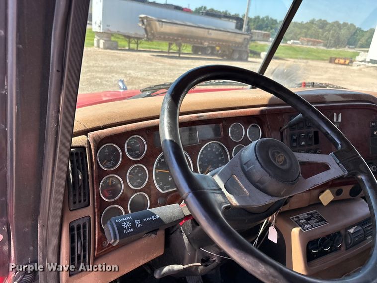 image for item ER3113 2004 Mack CV dump truck
