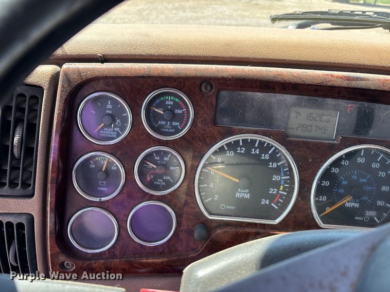 image for item ER3113 2004 Mack CV dump truck