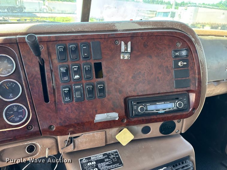 image for item ER3113 2004 Mack CV dump truck