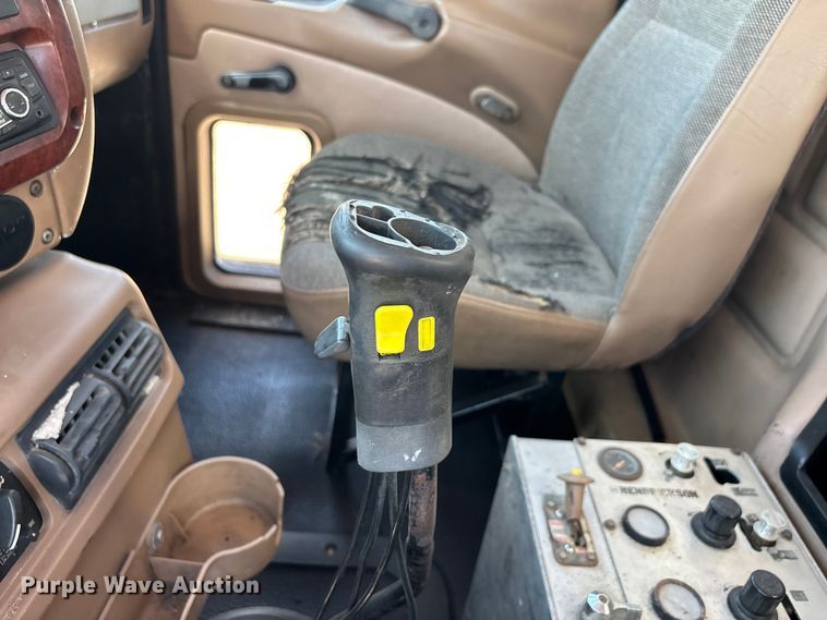 image for item ER3113 2004 Mack CV dump truck