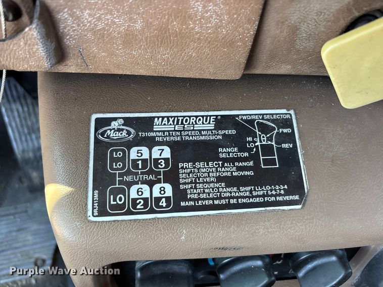 image for item ER3113 2004 Mack CV dump truck