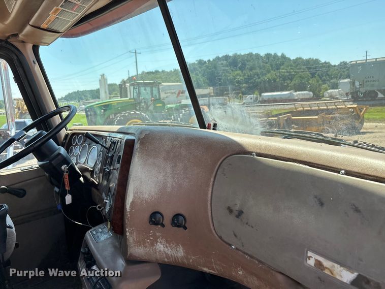 image for item ER3113 2004 Mack CV dump truck