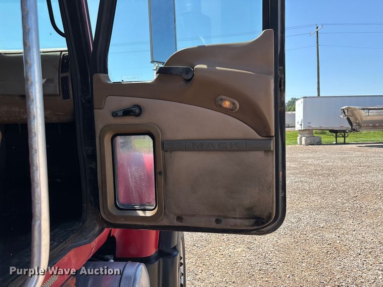 image for item ER3113 2004 Mack CV dump truck